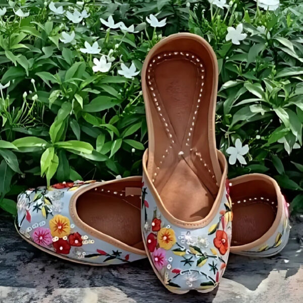 Ladies Punjabi Juttis - Image 14