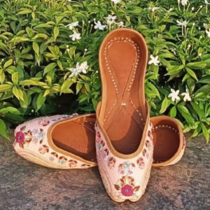 Ladies Punjabi Juttis