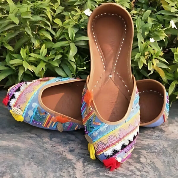 Ladies Punjabi Juttis - Image 19