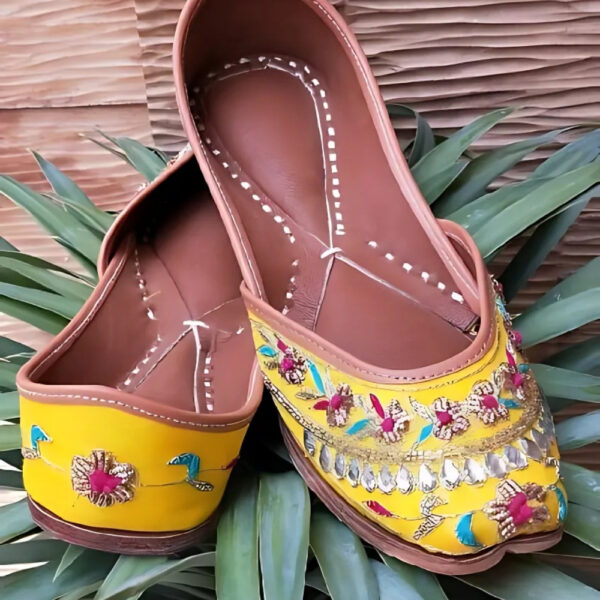Ladies Punjabi Juttis - Image 5