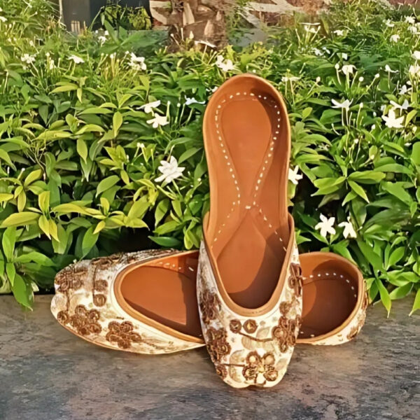 Ladies Punjabi Juttis - Image 7