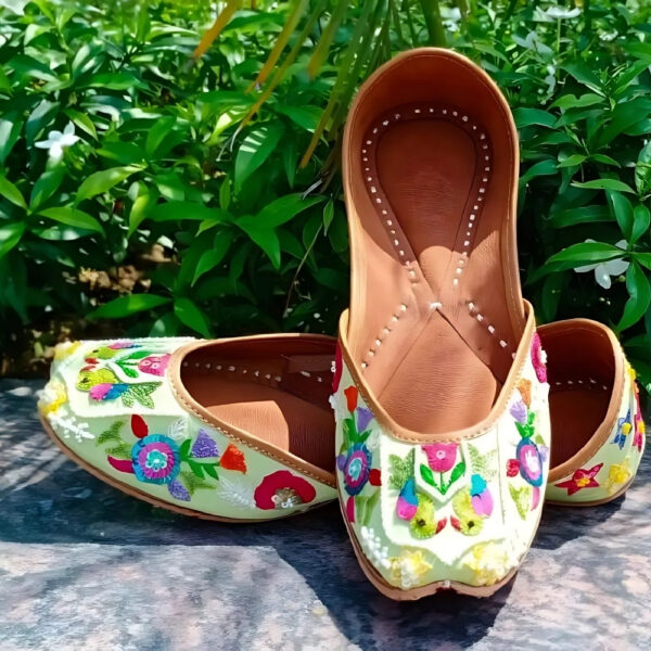 Ladies Punjabi Juttis - Image 6