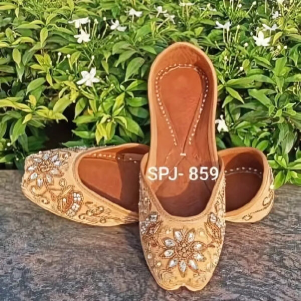 Ladies Punjabi Juttis - Image 8